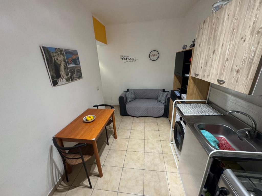 Interni Home Stella Siracusa con zona cucina e soggiorno